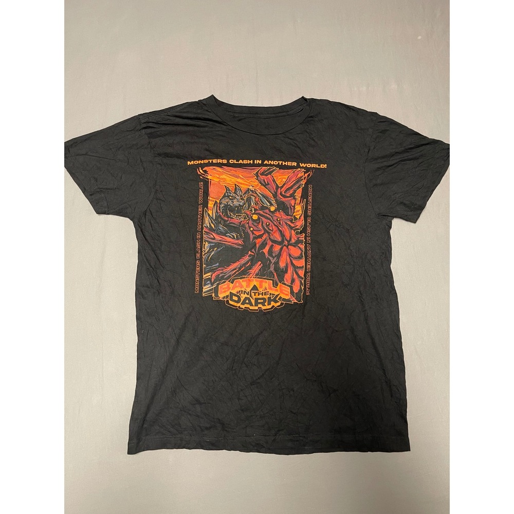 Akibento Battle in the Dark Graphic T-Shirt Black Monsters Clash Mens Medium